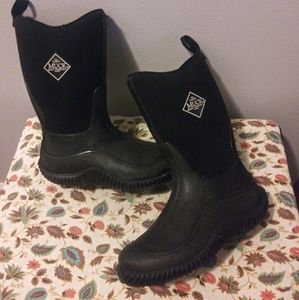 Boys Muck winter boots -  my 8yr old wore them